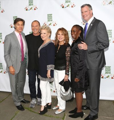 Dr. Oz, Michael Kors, Bette Midler, Marlo Thomas, Chirlane McGray and Mayor Bill de B Photo