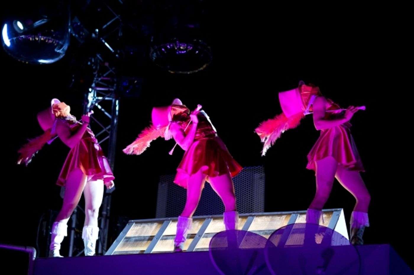 Photo Flash: New Shots from 360 Degree-Performance THE ROOF at Doon Street Car Park  Image