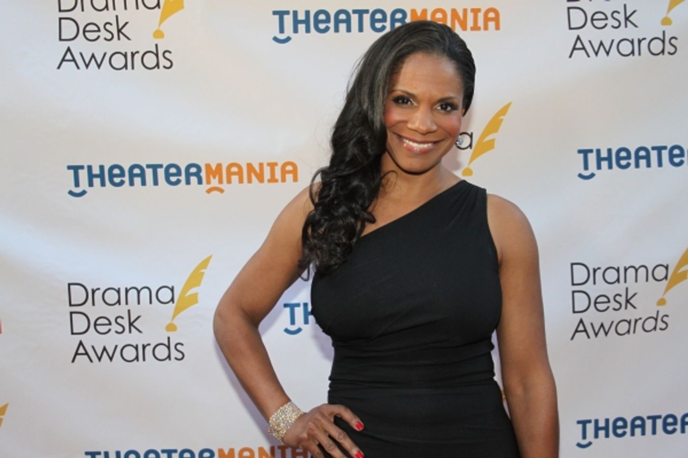 Photo Coverage: On the Red Carpet at the Drama Desk Awards- Part 2 Image