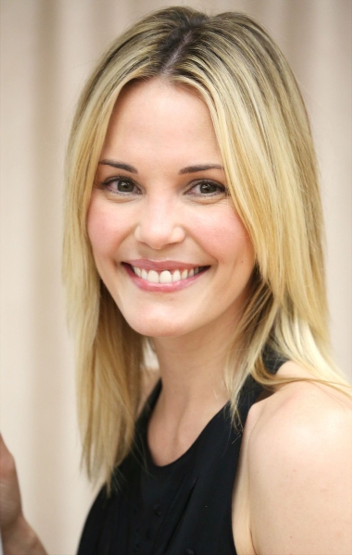 Leslie Bibb  at 