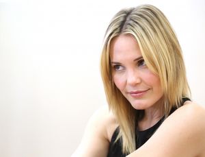 Leslie Bibb  Photo