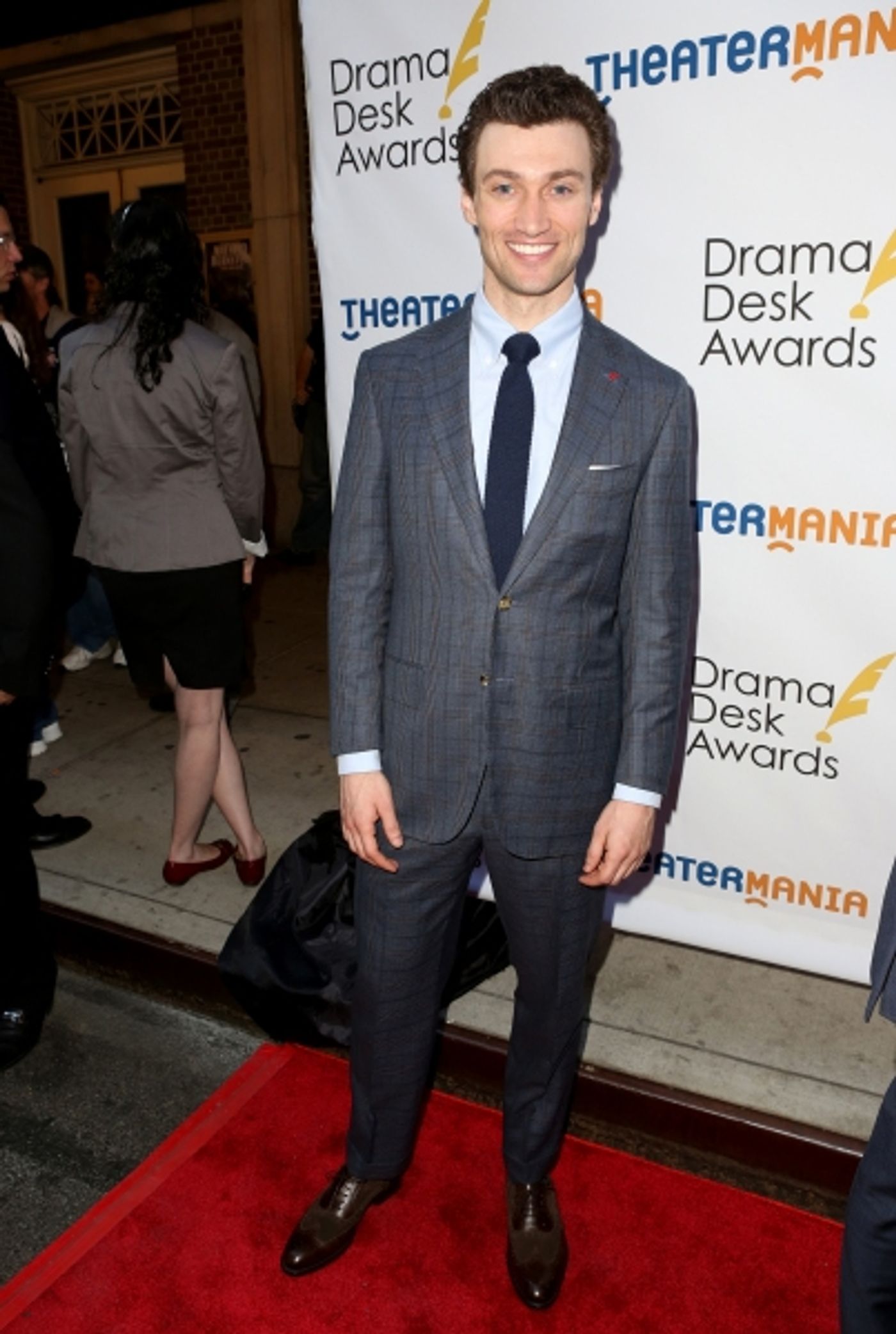 Photo Coverage: Red Carpet Fashions at the Drama Desk Awards!  Image