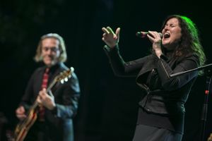 Ge Smith and Paula Cole by Durst Breneiser Photo