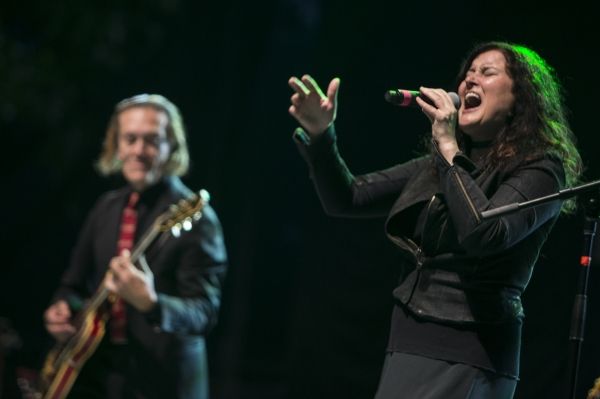 Ge Smith and Paula Cole by Durst Breneiser Photo