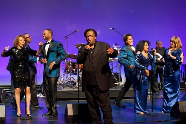 Lamont Dozier on stage with Freda Payne, Scherrie Payne, Linda Laurence and more. Photo