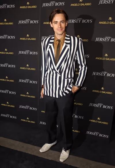 Reeve Carney  Photo