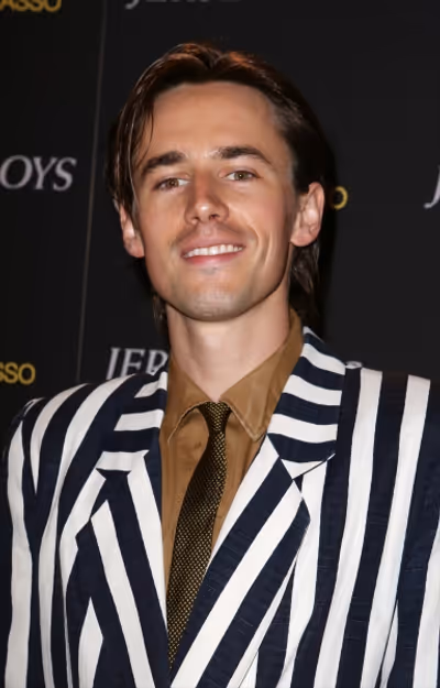 Reeve Carney  Photo