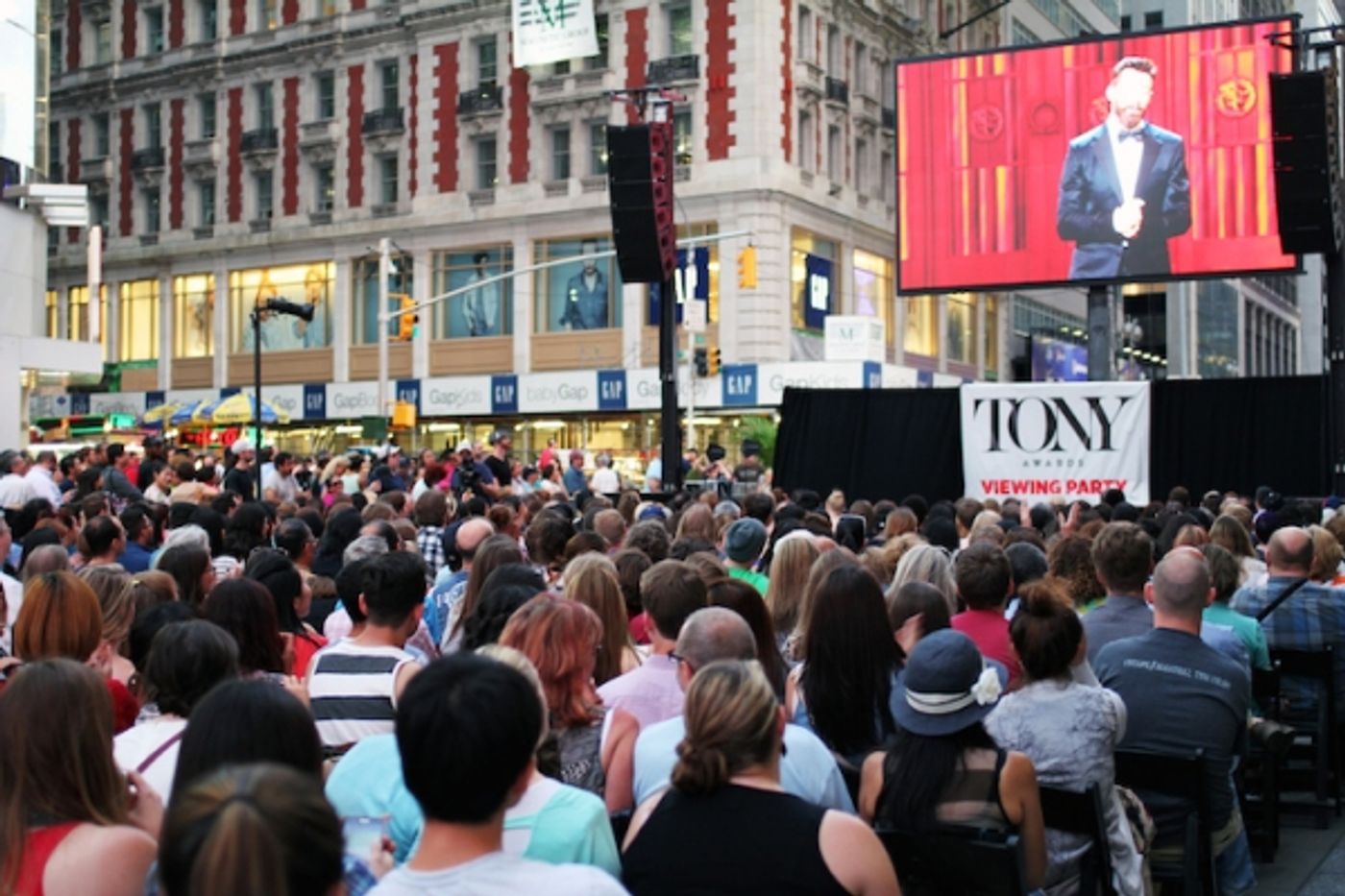 Photo Flash: Kerry Butler & Justin Guarini Host TONY AWARDS Simulcast in Times Squre  Image