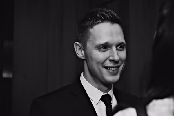 Samuel Barnett Photo