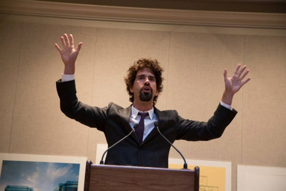Hamish Linklater accepts The Linda Gross Playing Shakespeare Award at 