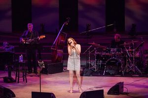 Linda Eder @ BroadwayWorld Linda Eder Photo