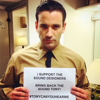 Colin Donnell from VIOLET
@colindonnell: "C'mon... #tonycanyouhearme" Photo