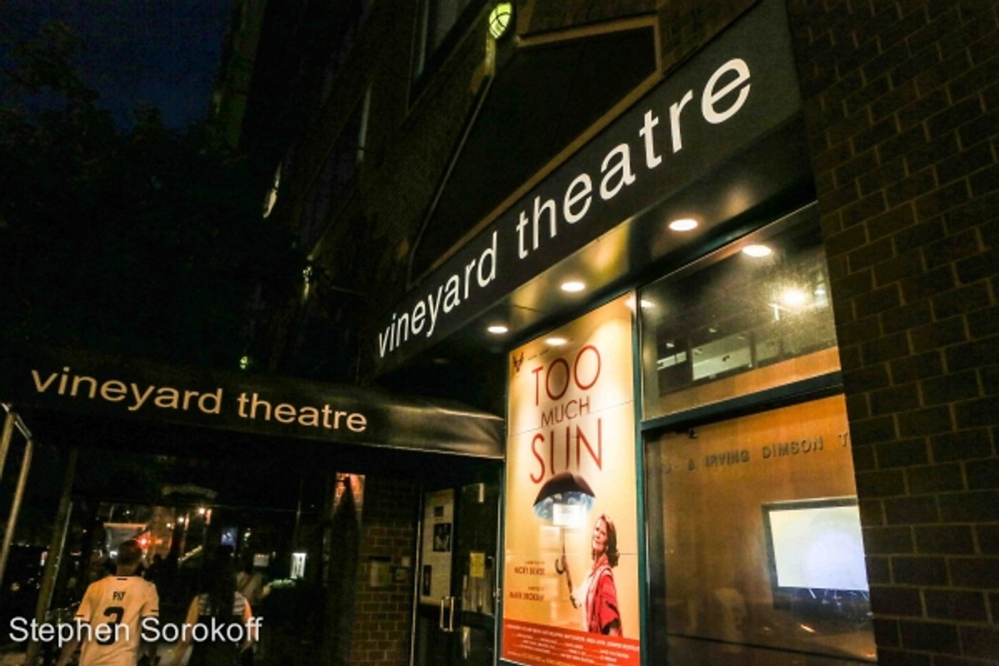 Photo Coverage: Steve Bakunas Paints Linda Lavin in  PORTRAIT OF AN ARTIST  Image