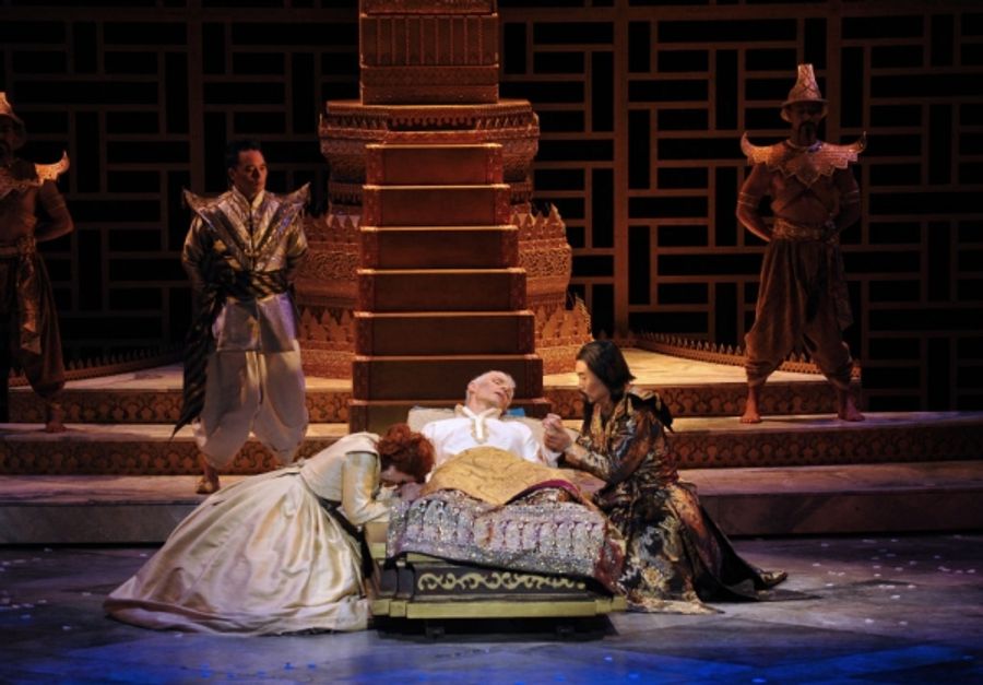 Photo Flash: First Look at Théâtre du Châtelet's THE KING AND I Image