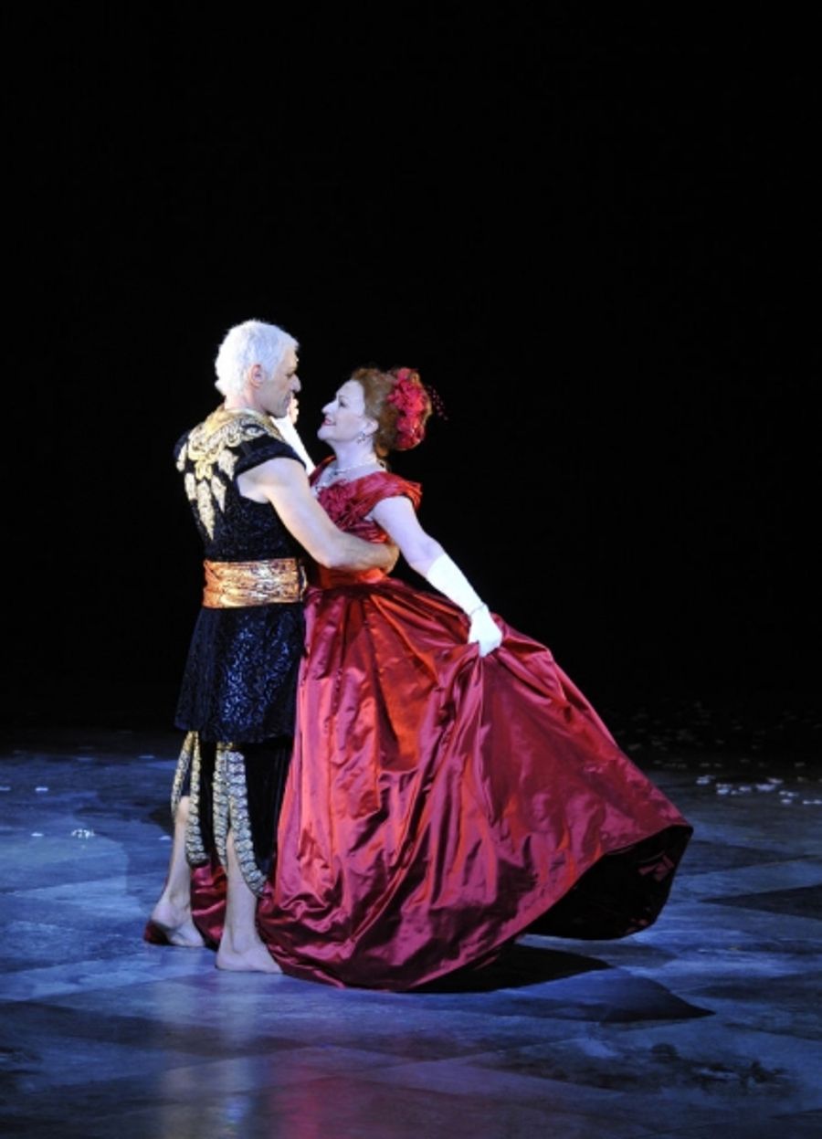 Photo Flash: First Look at Théâtre du Châtelet's THE KING AND I Image