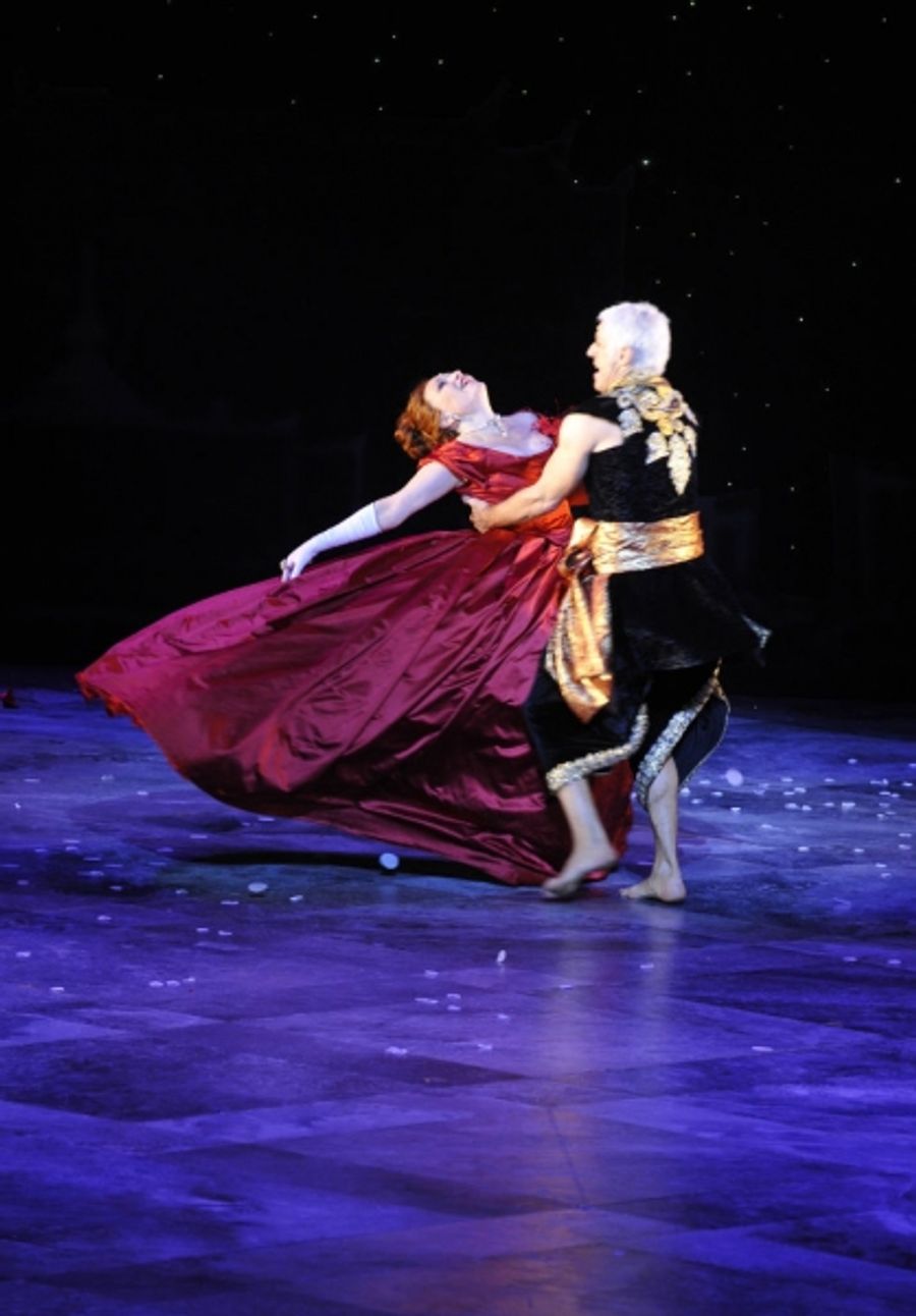 Photo Flash: First Look at Théâtre du Châtelet's THE KING AND I Image