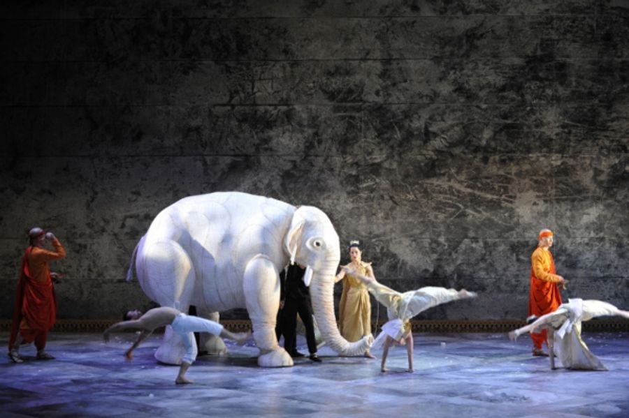 Photo Flash: First Look at Théâtre du Châtelet's THE KING AND I Image