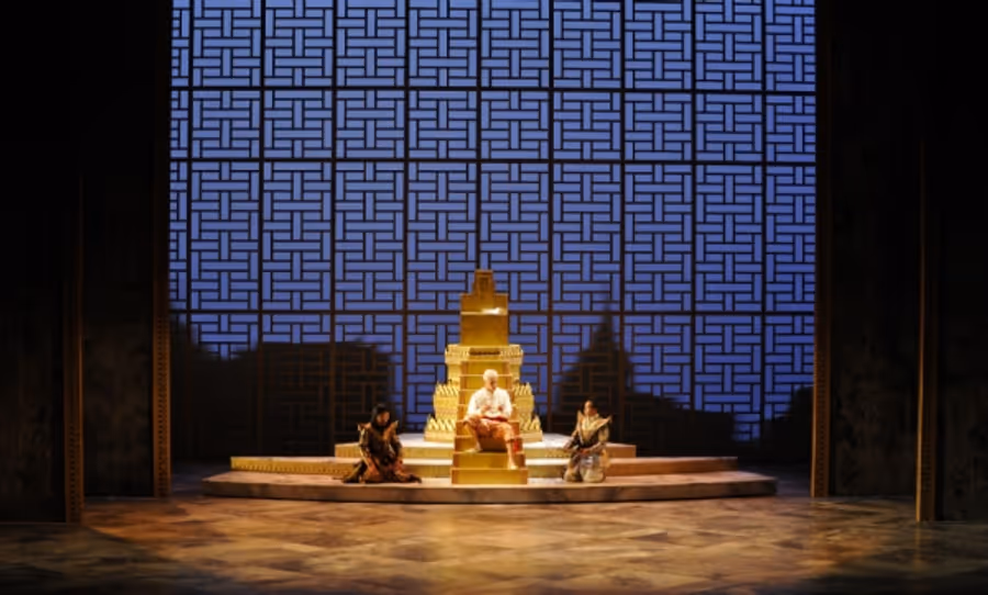 Photo Flash: First Look at Théâtre du Châtelet's THE KING AND I Image