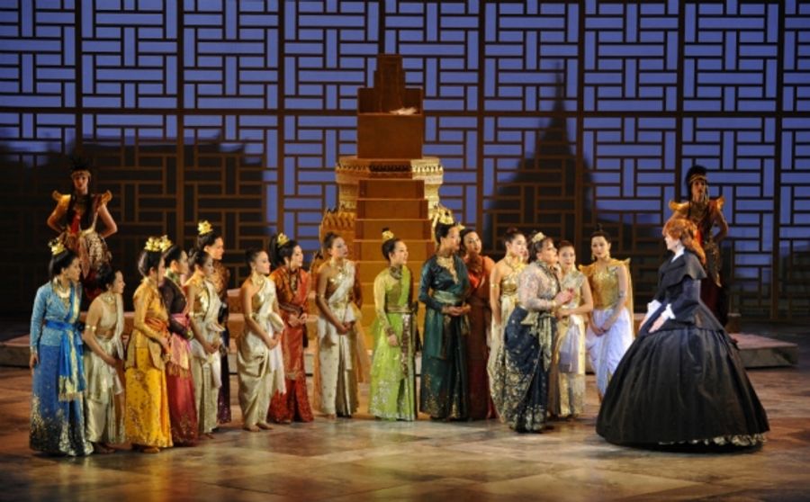 Photo Flash: First Look at Théâtre du Châtelet's THE KING AND I Image