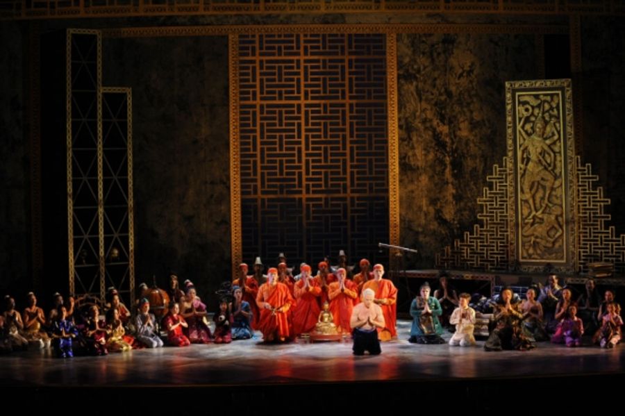 Photo Flash: First Look at Théâtre du Châtelet's THE KING AND I Image