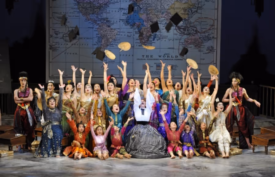 Photo Flash: First Look at Théâtre du Châtelet's THE KING AND I Image