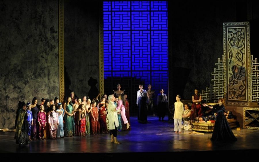 Photo Flash: First Look at Théâtre du Châtelet's THE KING AND I Image