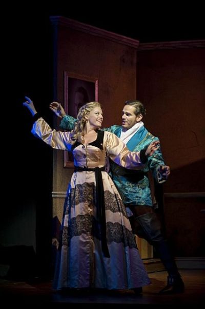 Elizabeth Stanley and Paul Anthony Stewart Photo