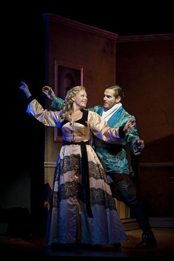 Elizabeth Stanley and Paul Anthony Stewart Photo