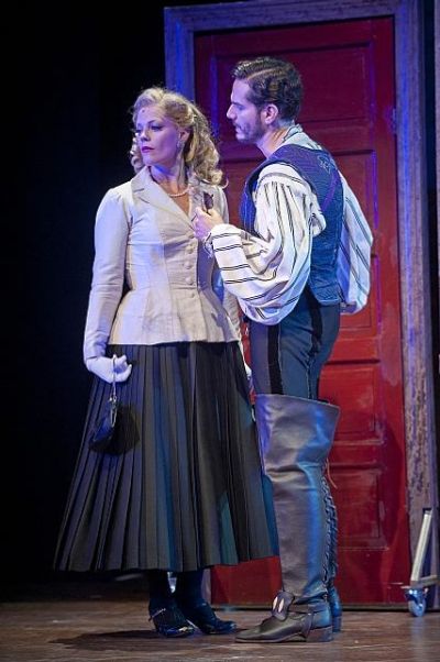 Elizabeth Stanley and Paul Anthony Stewart Photo