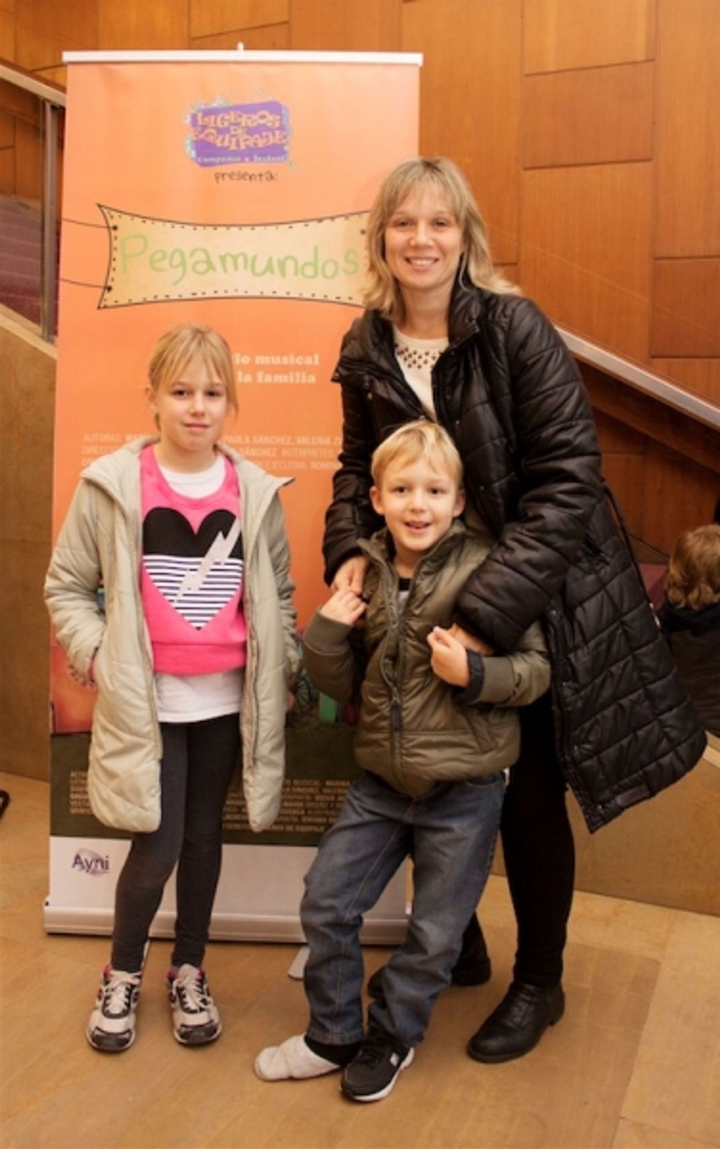 Photo Flash: Laura Azcurra, Sergio Elguezabal y otros asistieron a la funcion de prensa de PEGAMUNDOS  Image