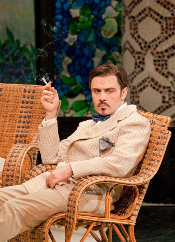 Marius Brenciu as Prunier Photo