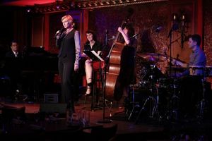  Jane Lynch with Kate Flannery Photo