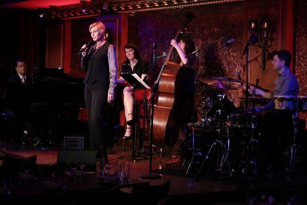  Jane Lynch with Kate Flannery Photo