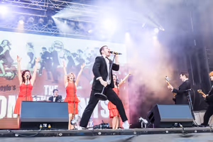 Ian Stewart McIntosh & The Commitments @ BroadwayWorld Ian Stewart McIntosh & The Commitments Photo