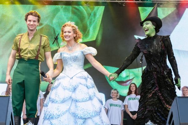 The Cast of Wicked Savannah Stevenson & Willemijn Verkaik & Jeremy Taylor Photo
