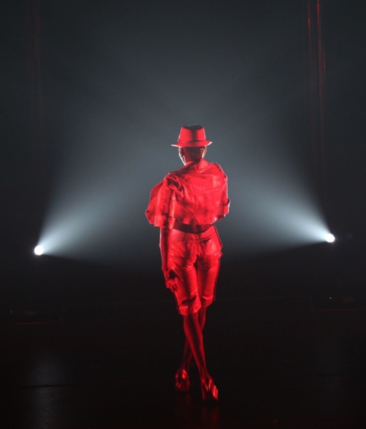 Cast members perform MICHAEL JACKSON at 