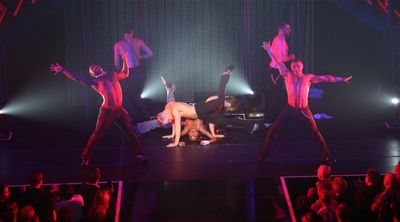 Cast members perform MICHAEL JACKSON Photo