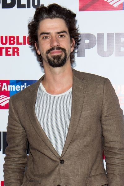 Hamish Linklater Photo