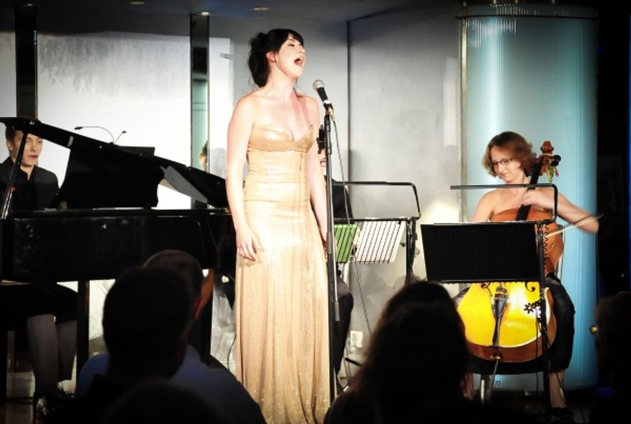 Photo Flash: Danielle Hope Makes Solo Cabaret Debut at Delfont Room! Image