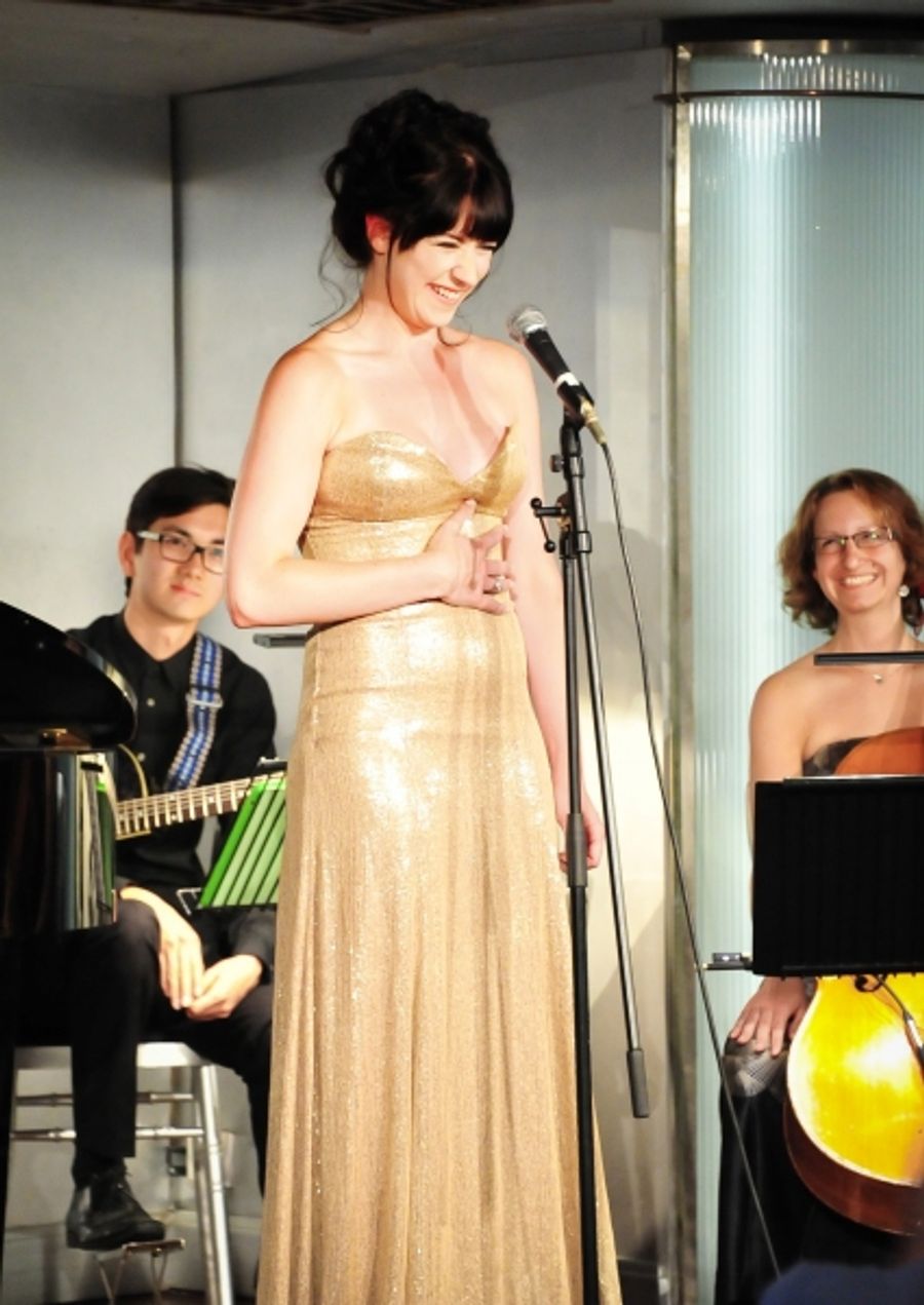 Photo Flash: Danielle Hope Makes Solo Cabaret Debut at Delfont Room! Image