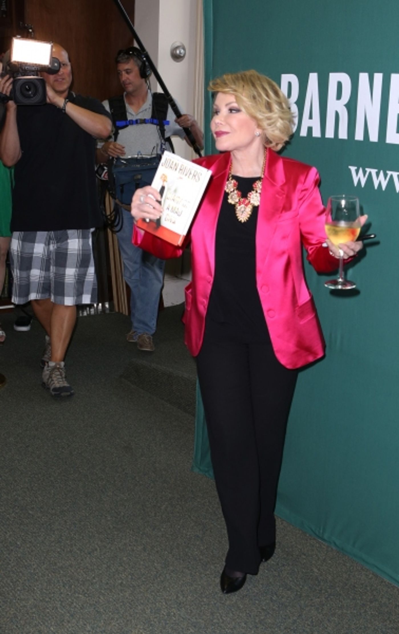 Photo Coverage: Joan Rivers Signs Copies of 'Diary of a Mad Diva'  Image