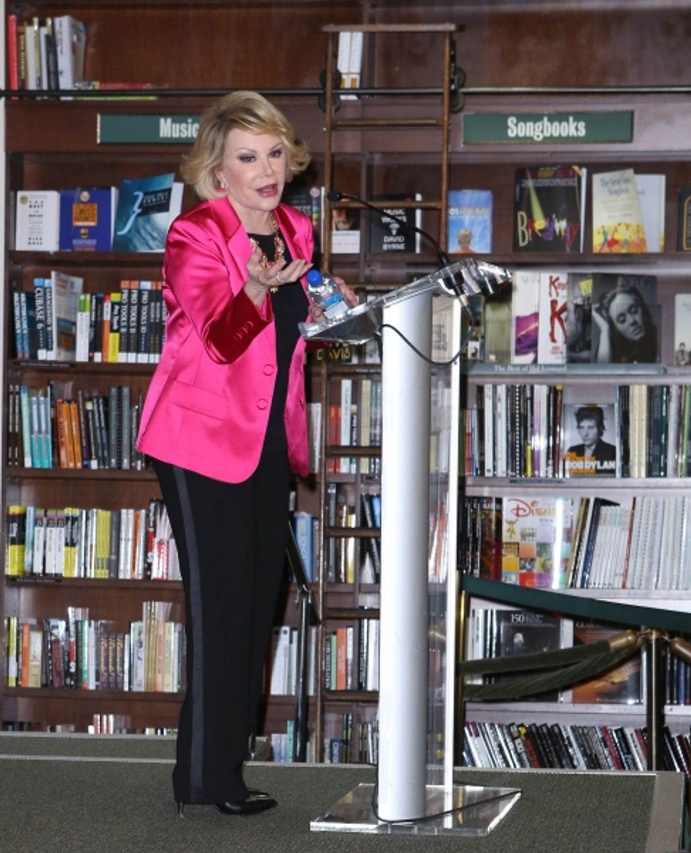 Photo Coverage: Joan Rivers Signs Copies of 'Diary of a Mad Diva'  Image