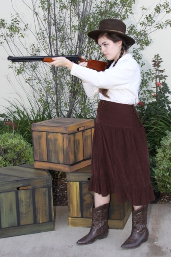 Mindy Truman (age, 17; Gardena, CA) as Annie Oakley Photo