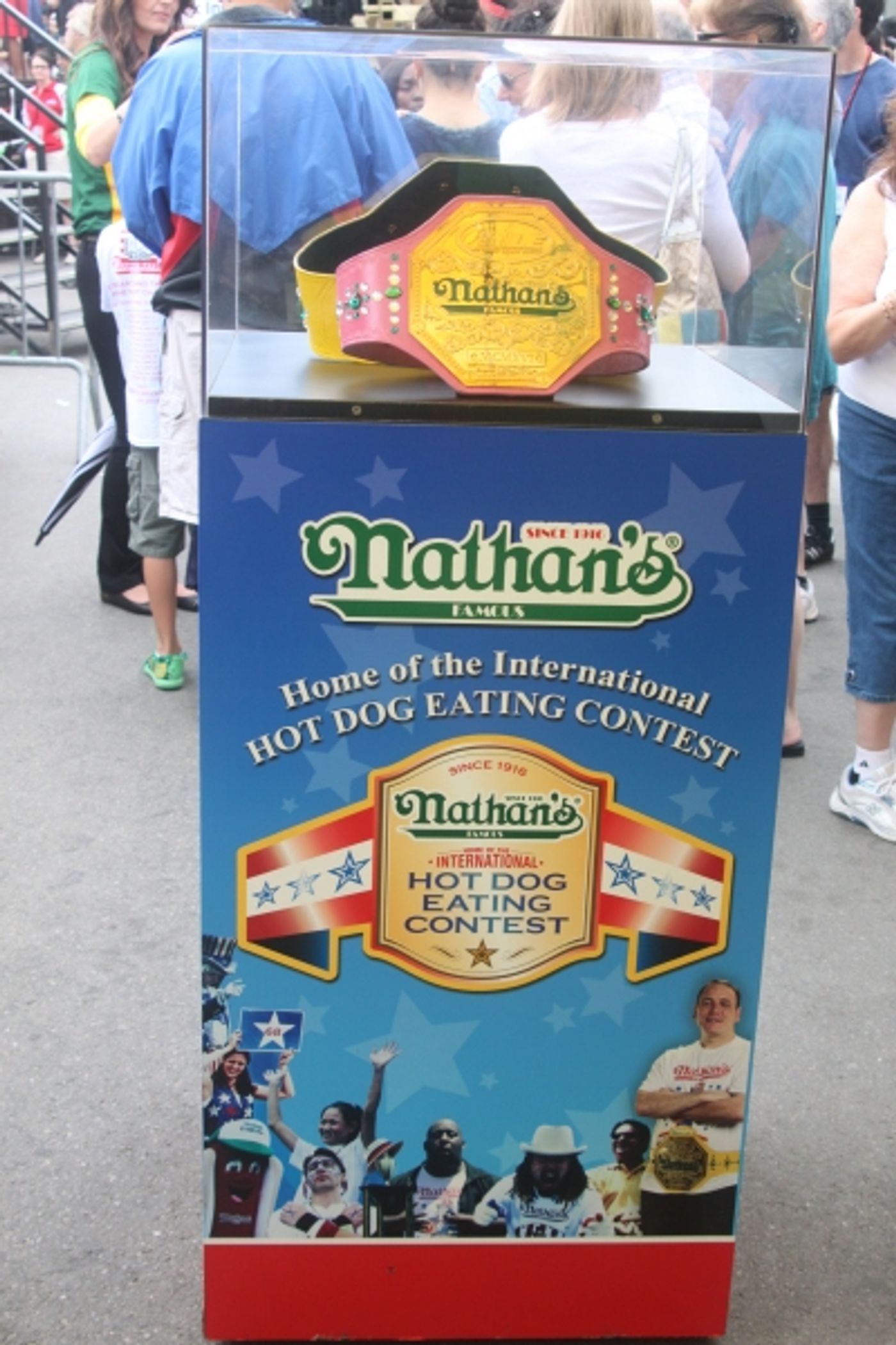 Exclusive Photo Coverage: ON THE TOWN Stars Perform at Nathan's Fourth of July Hot Dog Eating Contest! Image