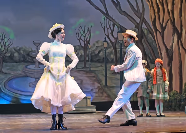 Gail Bennett (Mary Poppins), Tony Mansker (Bert), and Alison Cordaro (Jane Banks) Photo