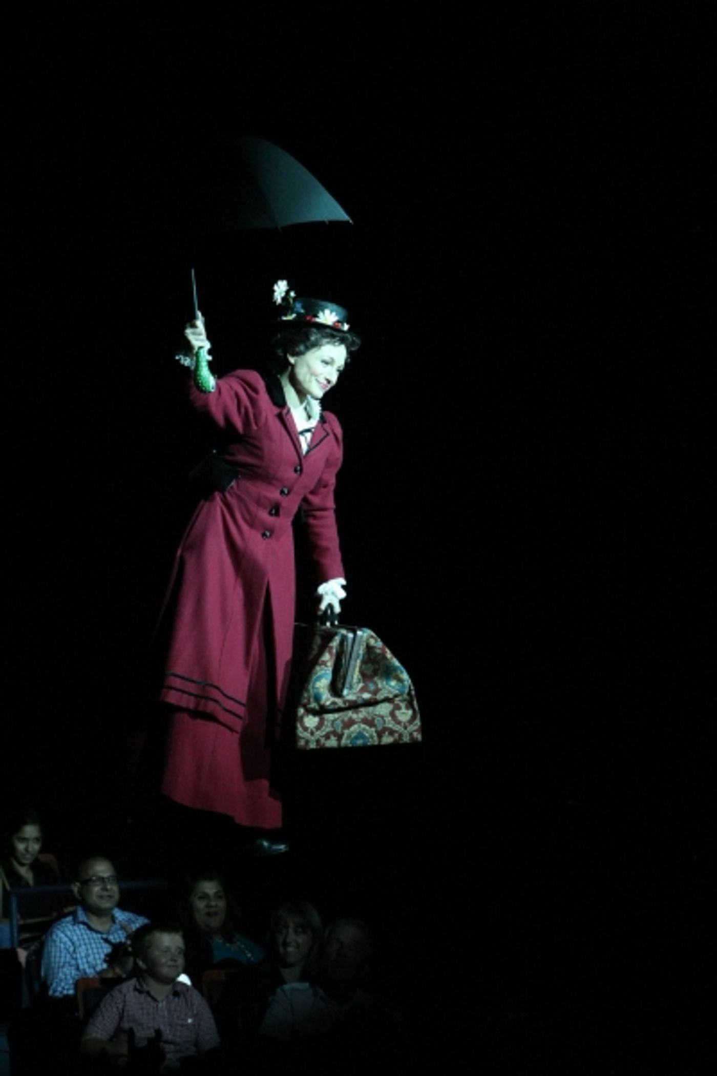 Photo Flash: First Look at Robert Creighton, Kelly McCormick and More in MARY POPPINS at Music Circus  Image