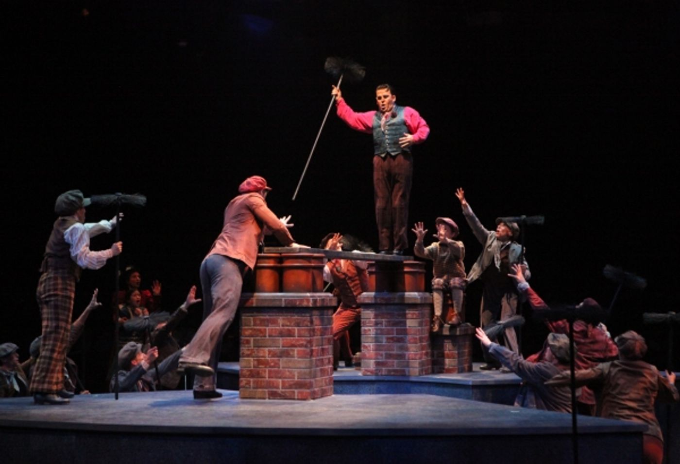 Photo Flash: First Look at Robert Creighton, Kelly McCormick and More in MARY POPPINS at Music Circus  Image