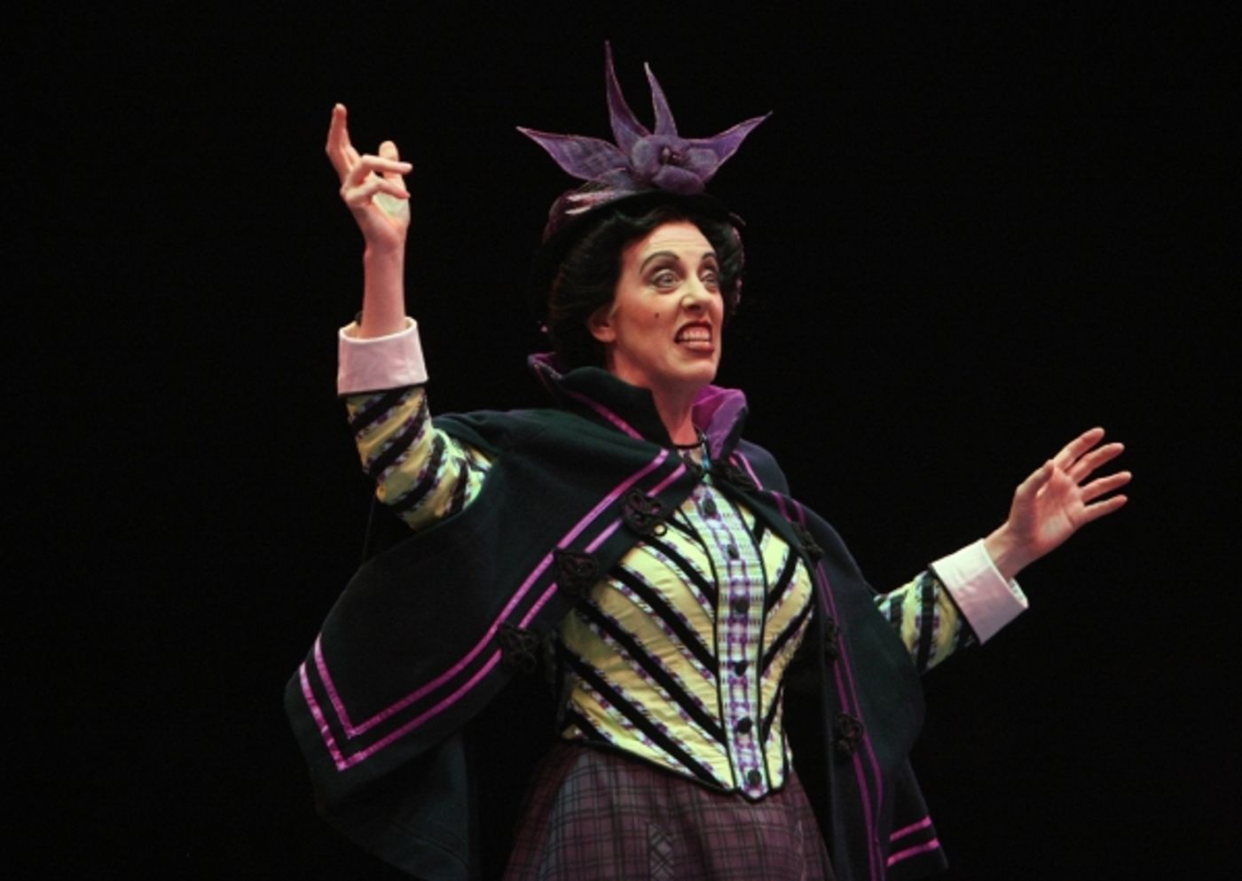 Photo Flash: First Look at Robert Creighton, Kelly McCormick and More in MARY POPPINS at Music Circus  Image