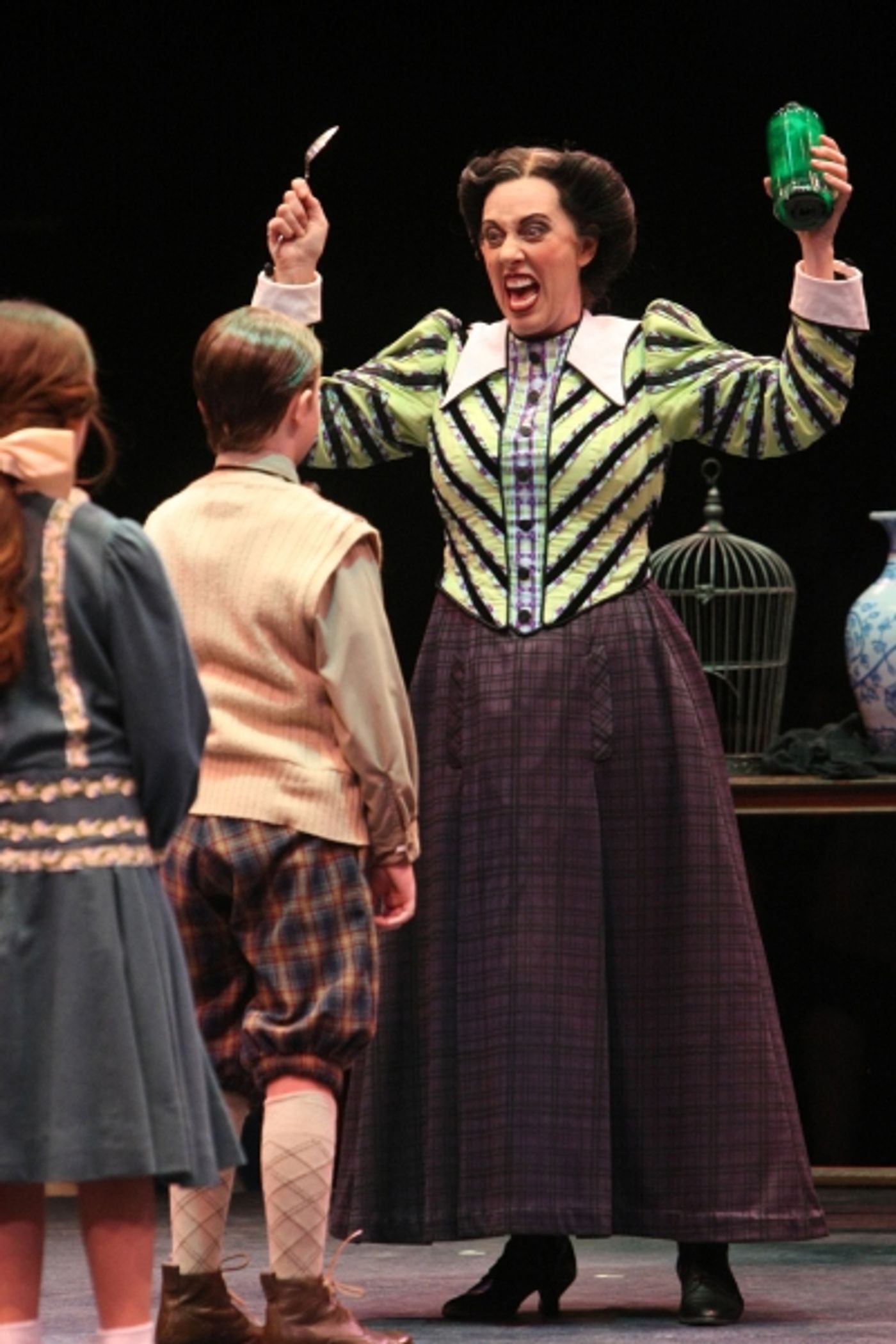 Photo Flash: First Look at Robert Creighton, Kelly McCormick and More in MARY POPPINS at Music Circus  Image