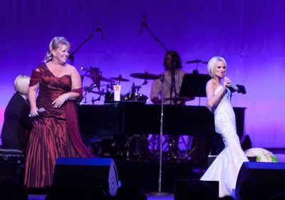Alison Jiear & Kristin Chenoweth Photo